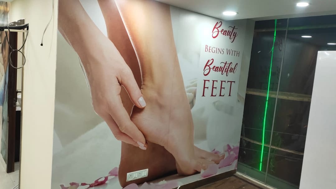 The Jawed Habib Unisex Luxury Salon — Bagalur reception interior